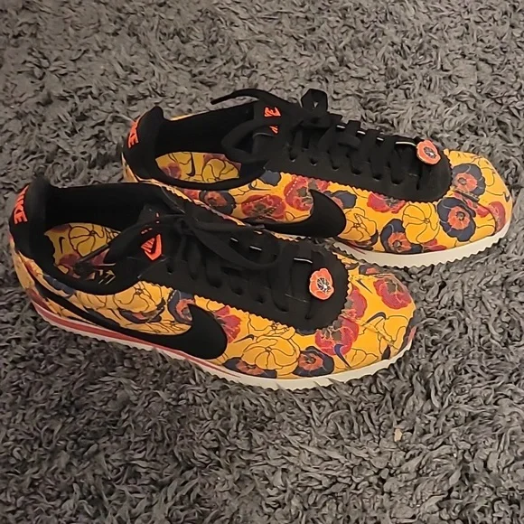 RARE Nike Classic Cortez LX Size 8 In  Floral University Gold/Black - Picture 4 of 9